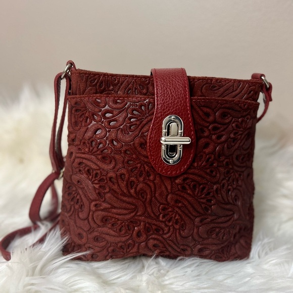 Real Leather Made in Italy Handbags - Chic Burgundy Embossed Crossbody Bag